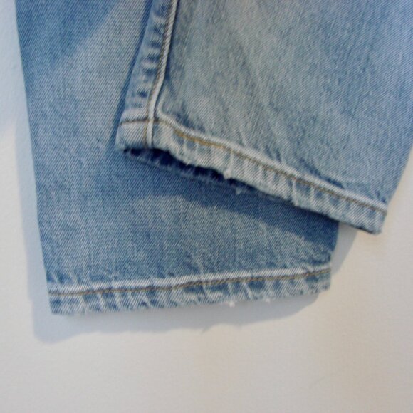 Levi's 501 T Tapered Jeans Light Wash Button Fly Ankle Crop Unisex Size 24 x 28 - Picture 16 of 16